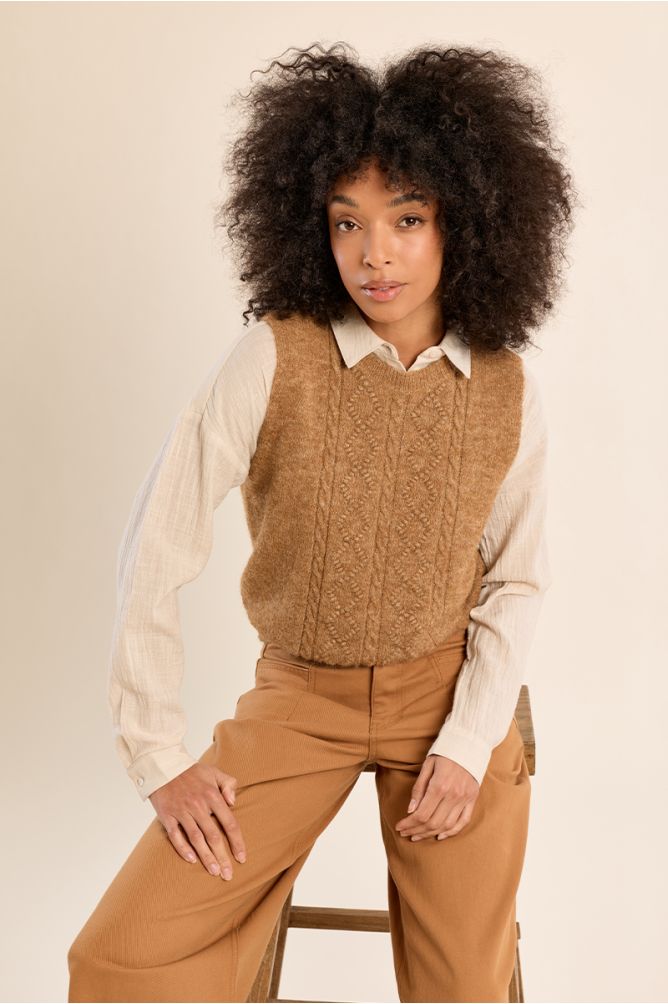 Sleeveless round neck sweater