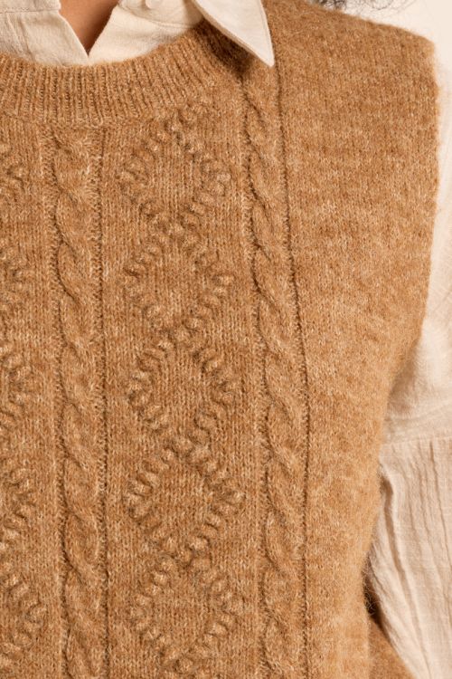 Sleeveless round neck sweater