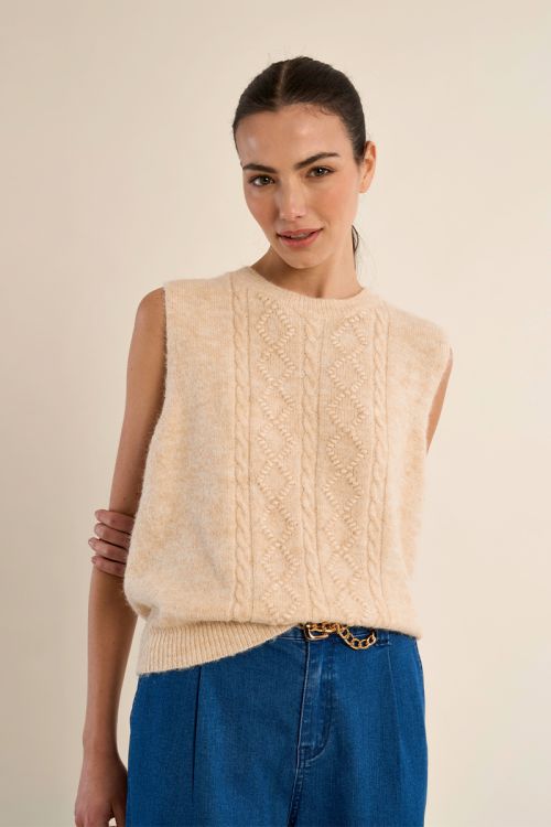 Sleeveless round neck sweater