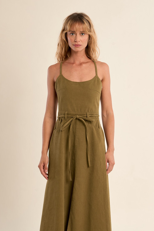 Vestido midi, de tirantes, con lazada.