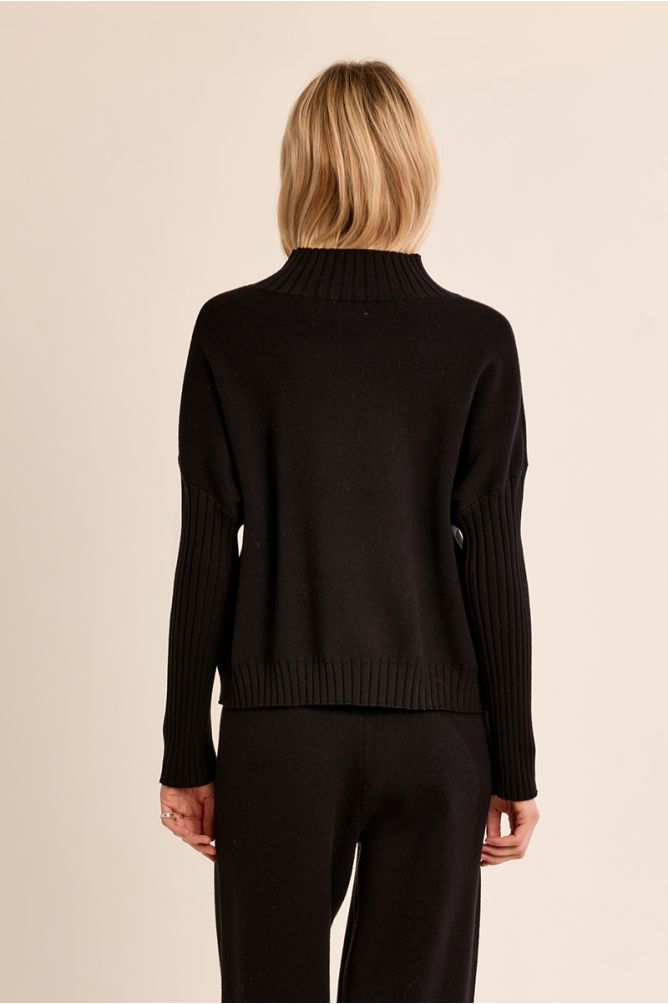 Pull col montant, basique