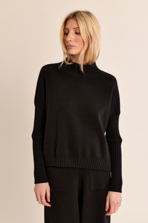 Stand-up neck sweater, basic