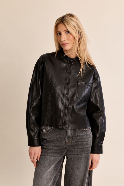 Veste en simili-cuir courte