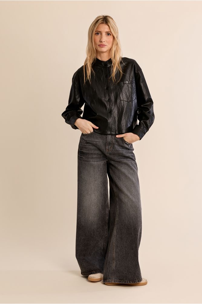 Veste en simili-cuir courte