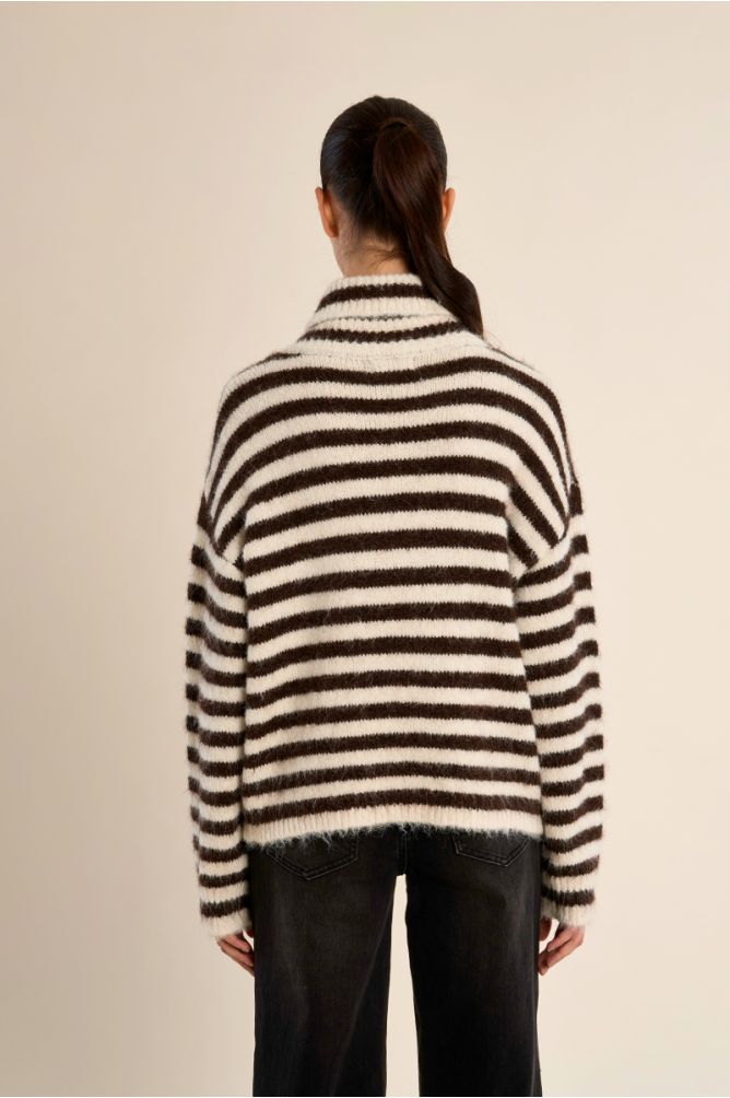 Pull col roulé rayé