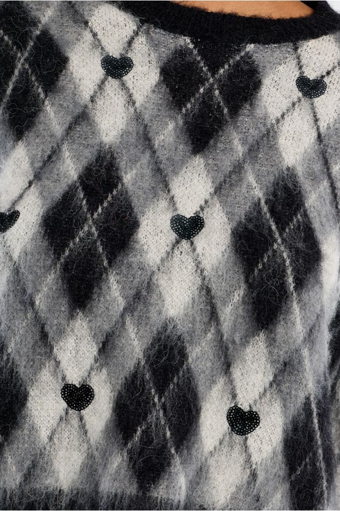 Pull à carreaux et cœurs, effet brossé
