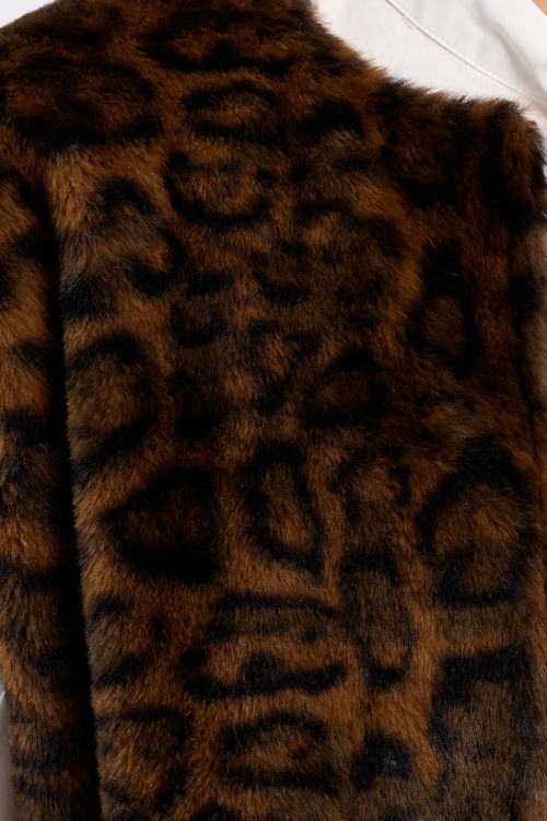 Chaleco corto en tejido de peluche con estampado