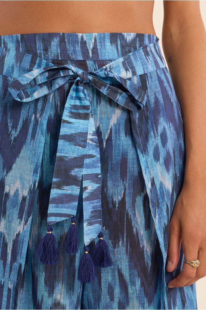 Printed wide pants and tie belt