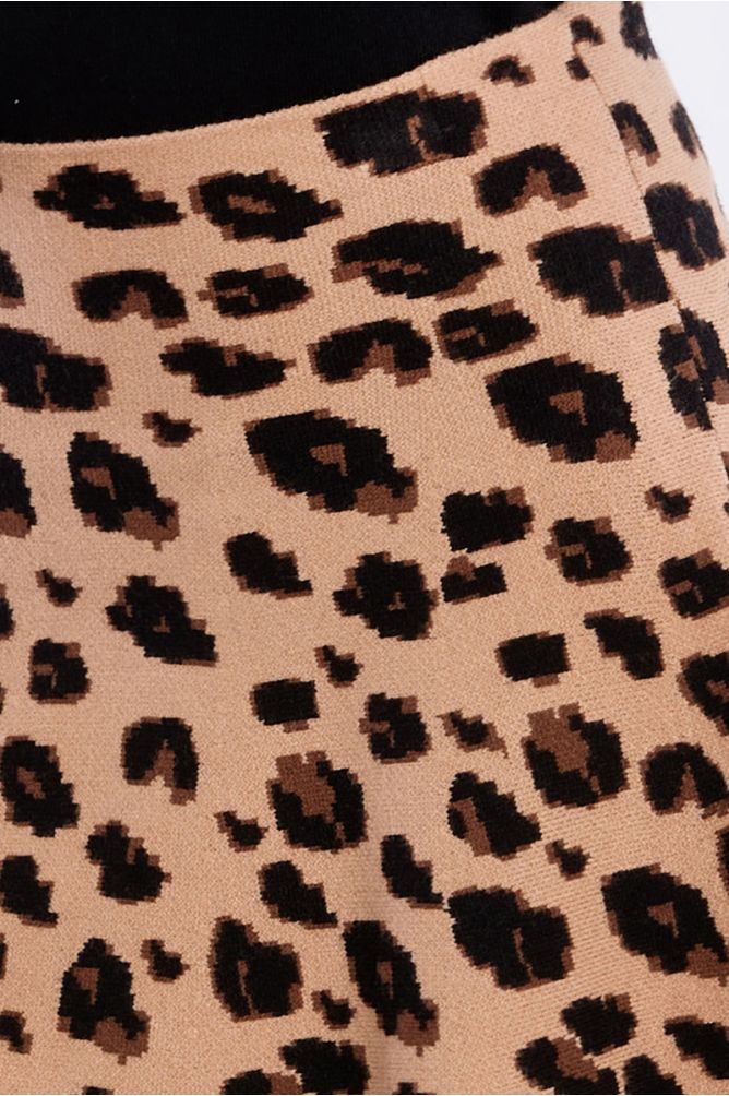 Flared knit skirt, animal print