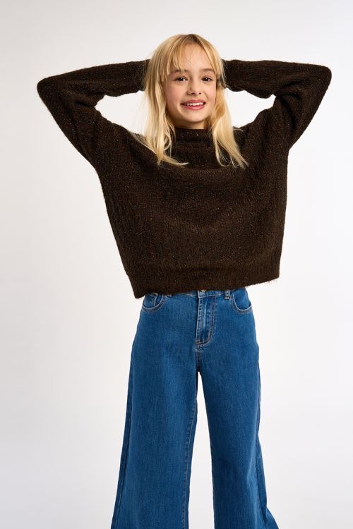 High-waisted jeans, flared fit
