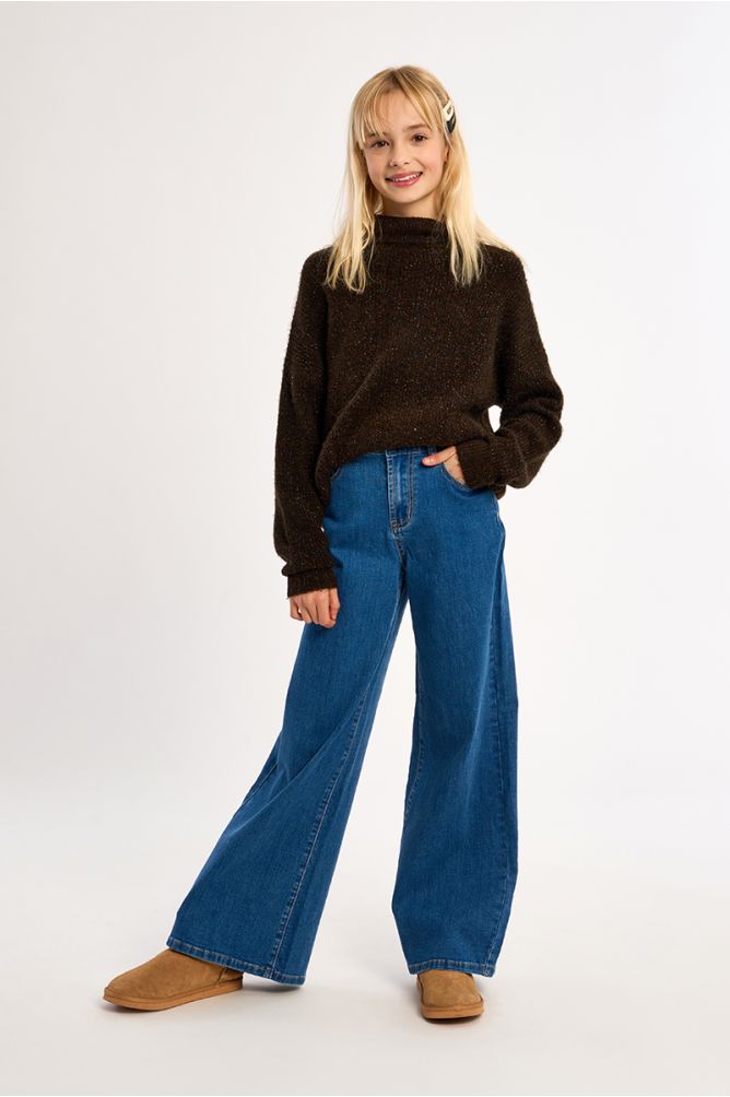 Pantalón vaquero con perneras anchas