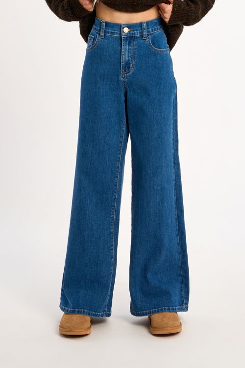 High-waisted jeans, flared fit