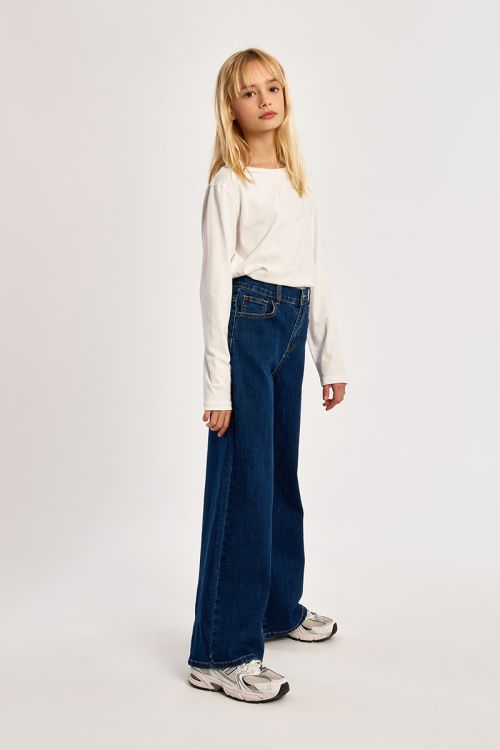 Pantalón vaquero con perneras anchas