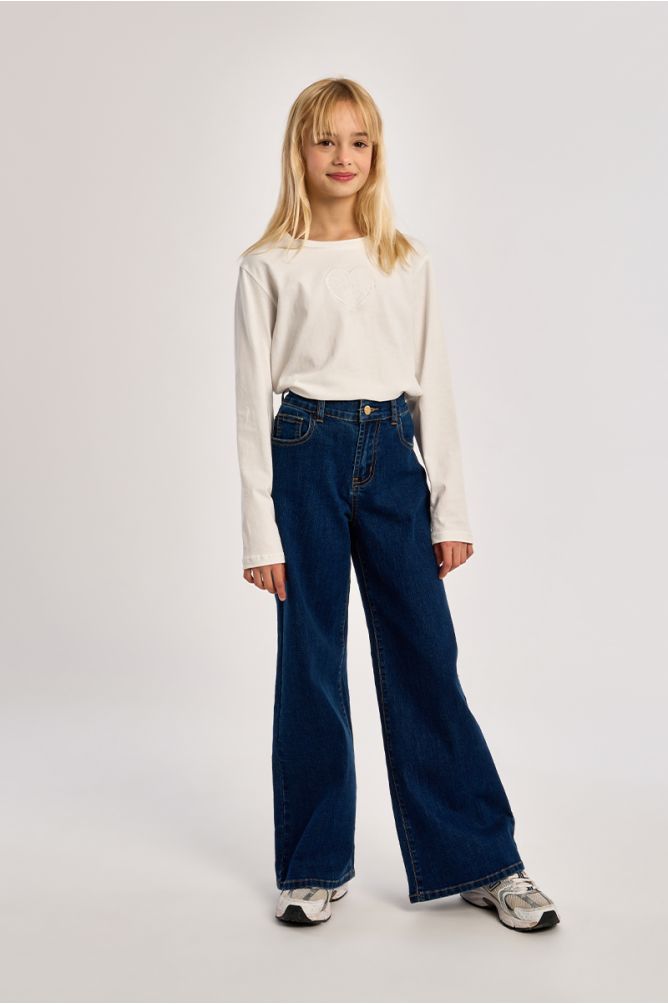High-waisted jeans, flared fit