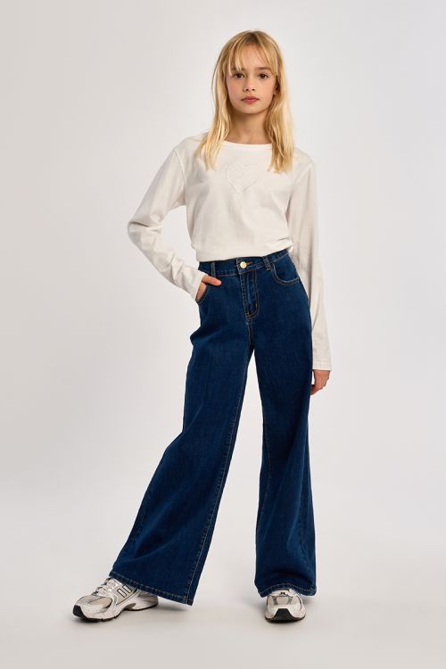 High-waisted jeans, flared fit