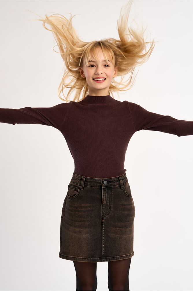 Knitted sweater, round neck