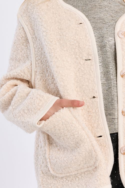 Chaqueta de borreguito con detalles brillantes