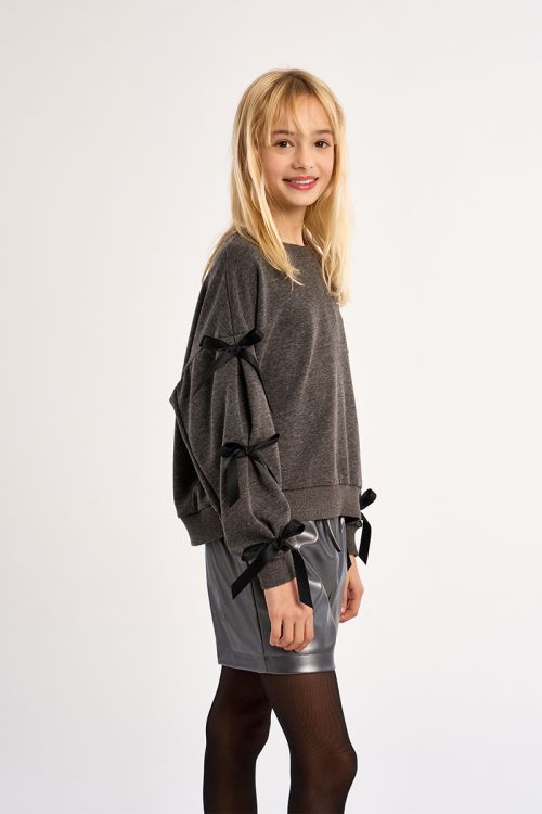 Sweatshirt with fancy bows