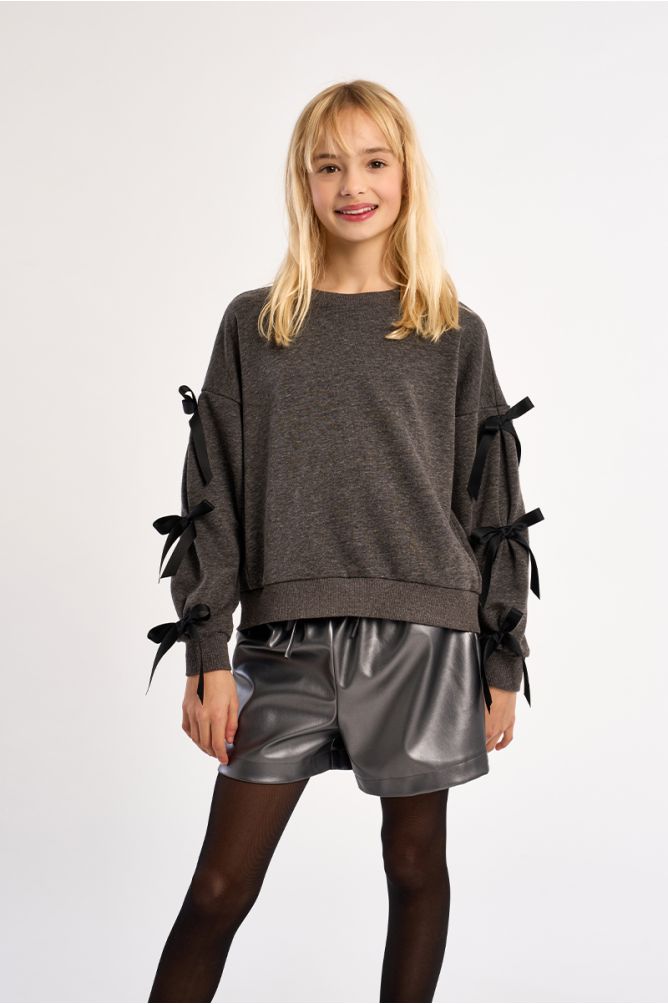 Sweatshirt with fancy bows