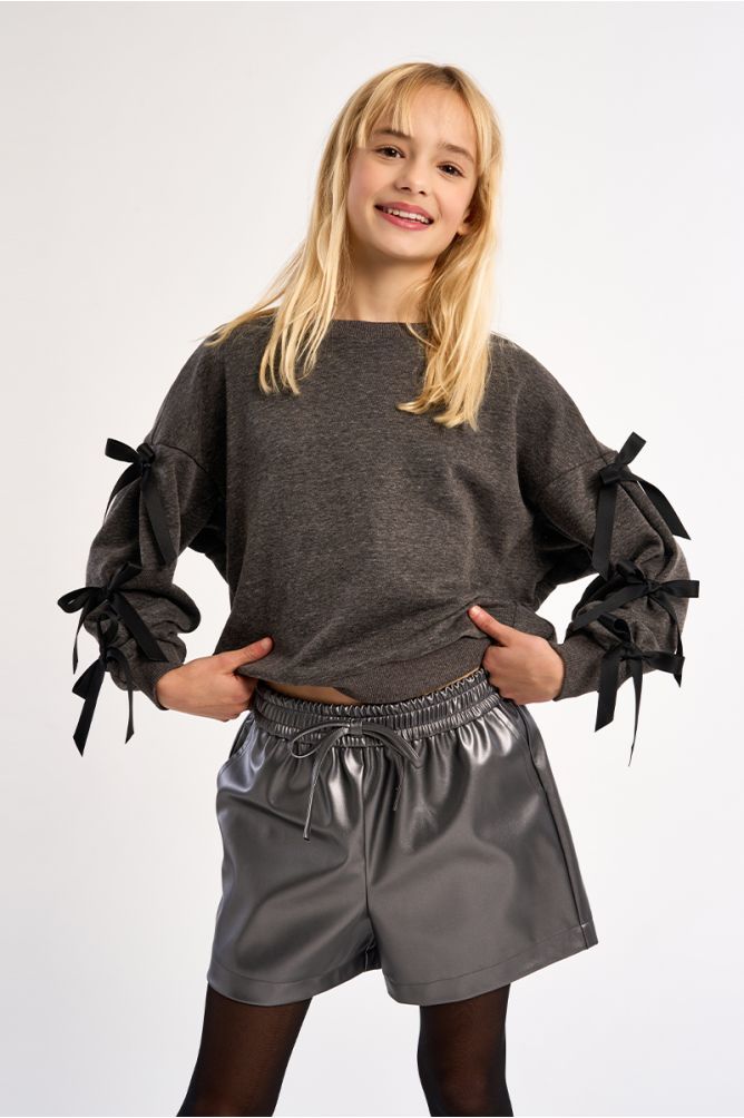 Knotted shorts, faux leather effect