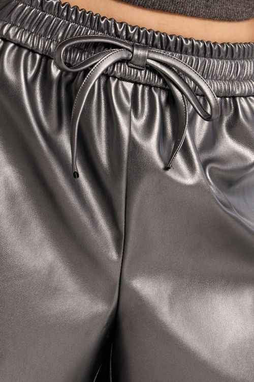 Knotted shorts, faux leather effect