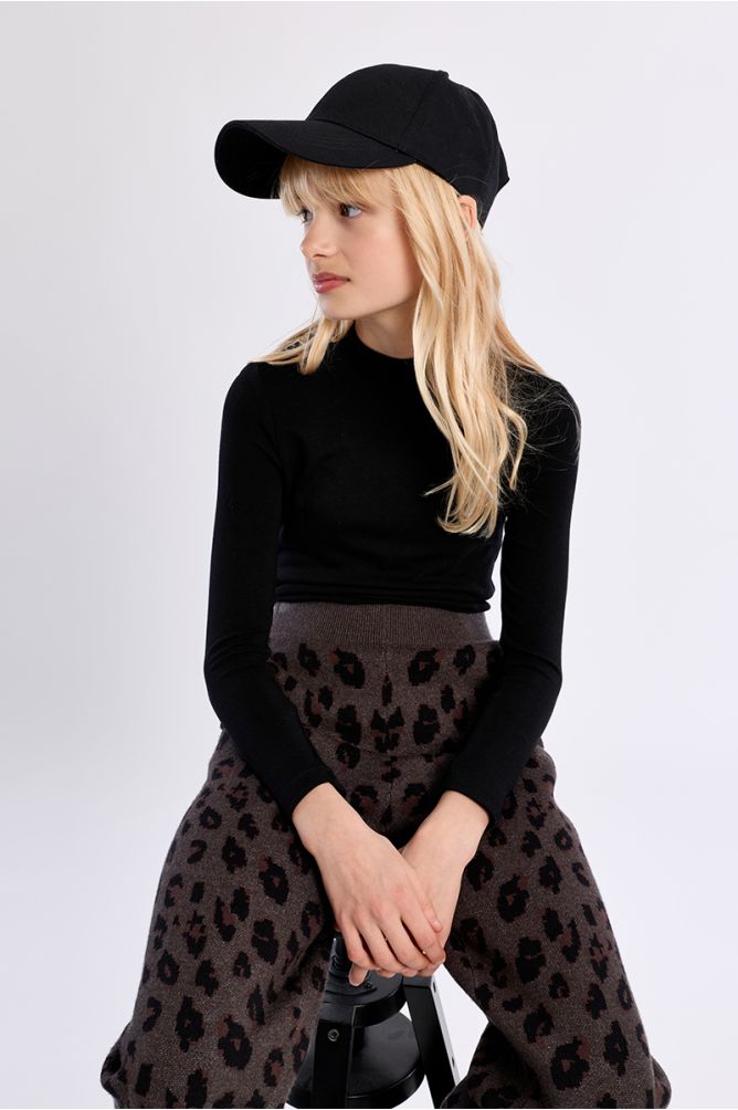 Long-sleeved top with high collar