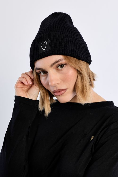 Knitted beanie, Heart patch