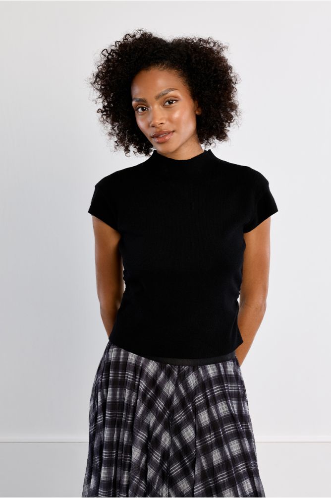 Knitted sweater, short sleeves