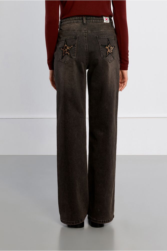 Pantalón largo vaquero detalle estrellas