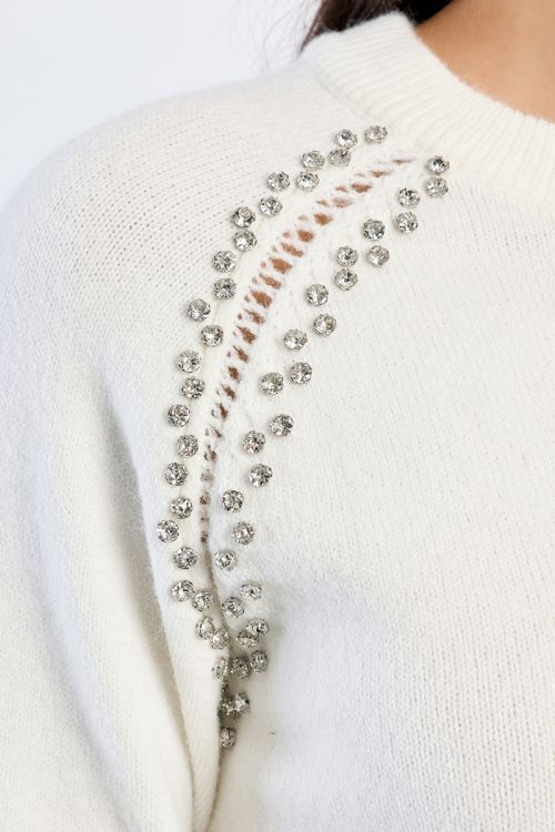 Pull en maille, broderies ajourées et clous