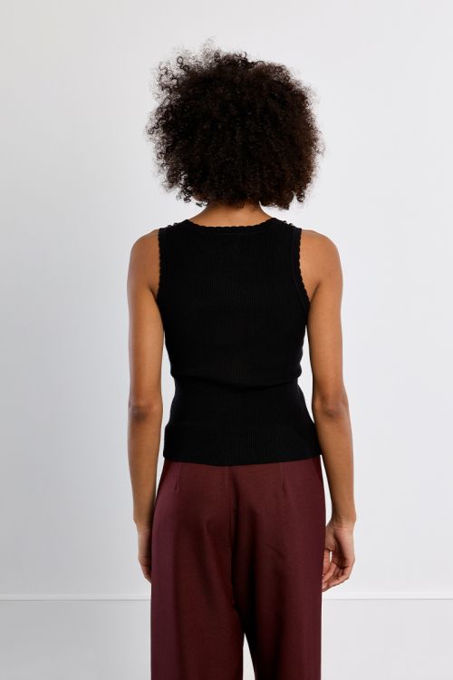 Ribbed tank top, studded collar