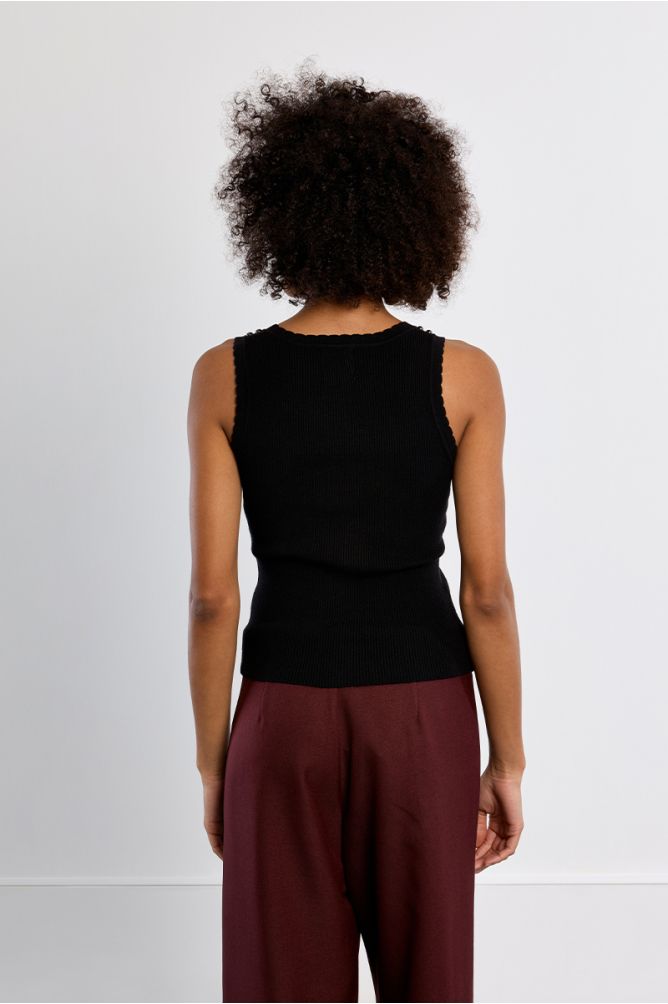 Ribbed tank top, studded collar