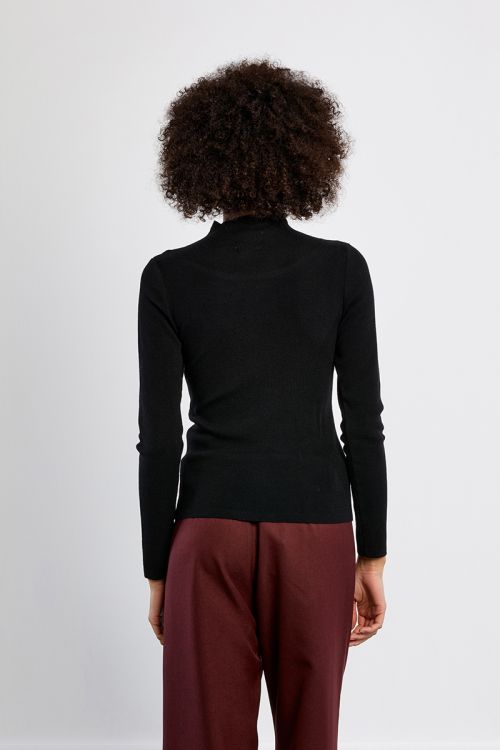 Asymmetrical undershirt, tank collar