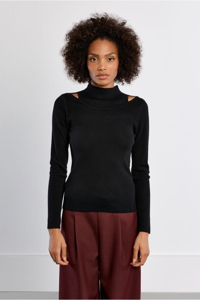 Asymmetrical undershirt, tank collar