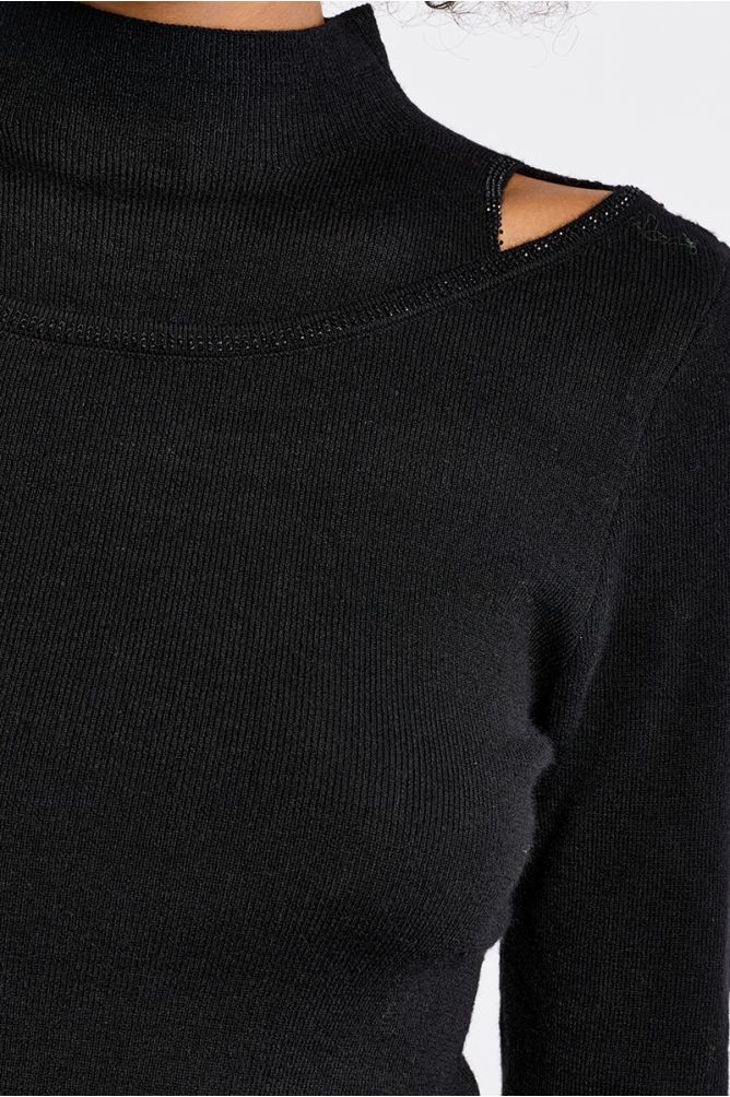 Asymmetrical undershirt, tank collar