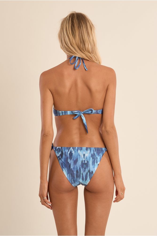 Top de bikini tipo halter, con estampado.