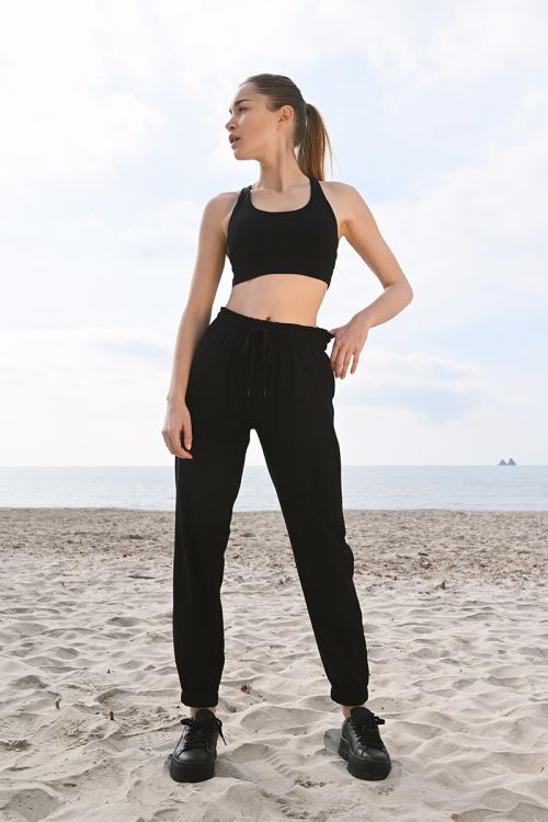 Pantalón tobillero, deportivo, con lazada