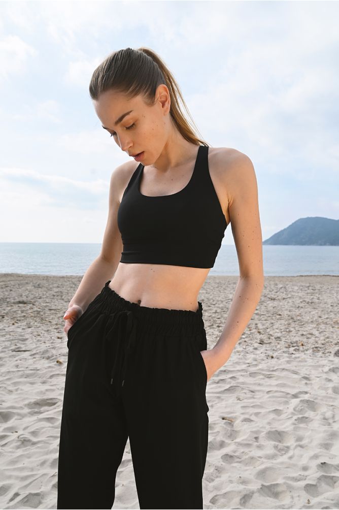 Pantalón tobillero, deportivo, con lazada