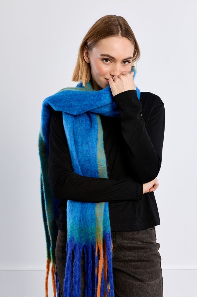 Bufanda multicolor con flecos