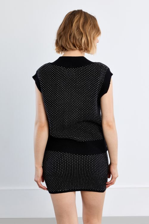 Sleeveless polka dot sweater