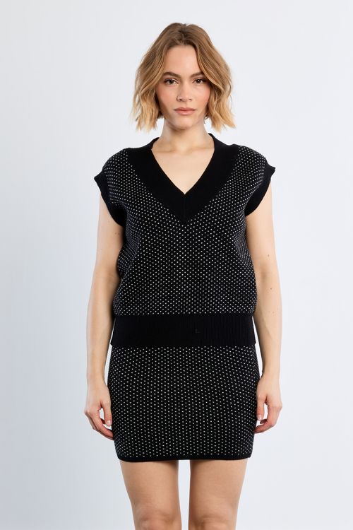 Sleeveless polka dot sweater