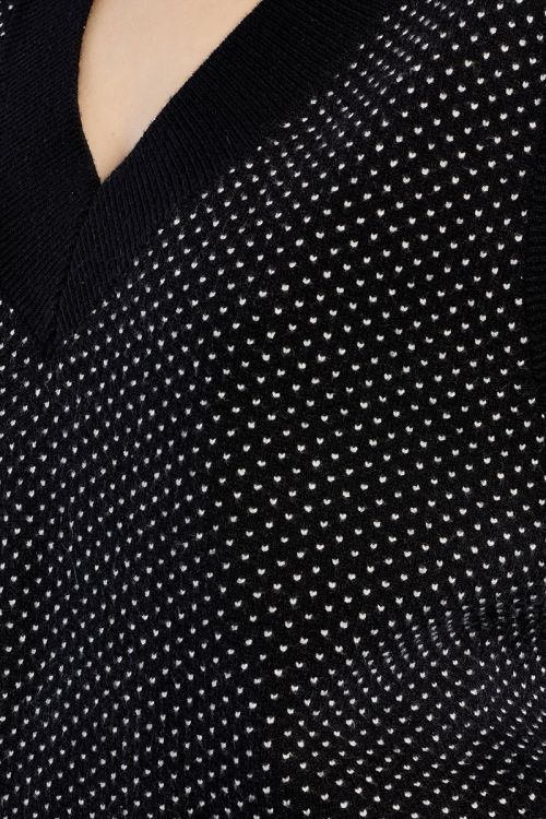 Sleeveless polka dot sweater