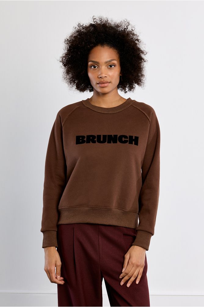 "Sweatshirt with ""Brunch"" inscription"