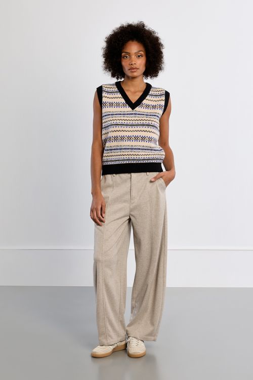 Sleeveless sweater, V-neck tybetan pattern