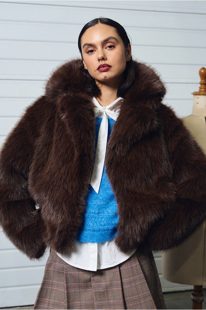 Manteau en imitation fourrure, marron