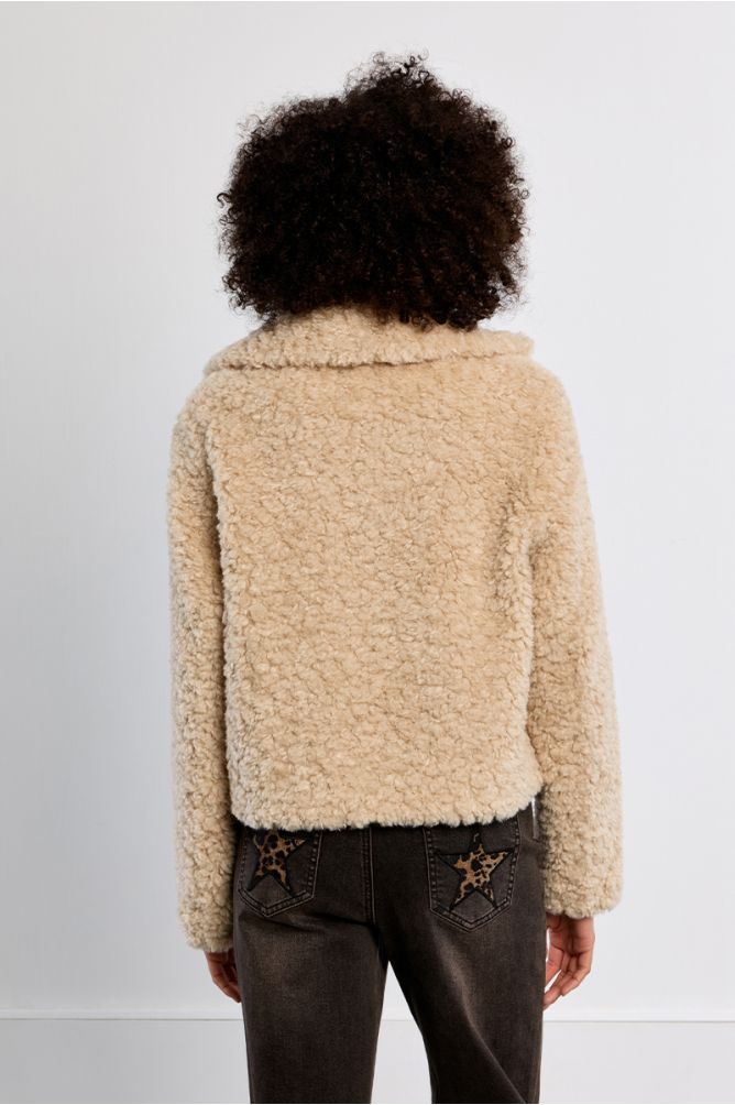 Chaqueta de borrego con cuello y solapa