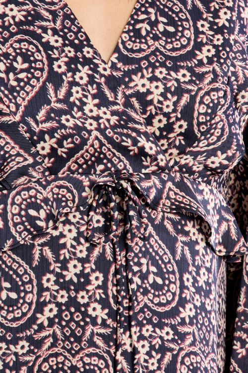 Vestido corto de manga larga con estampado