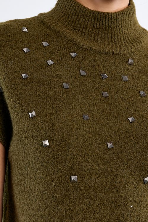 Pull sans manches clouté