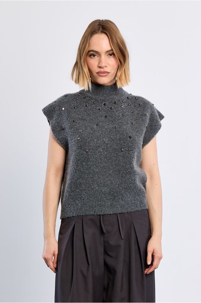 Pull sans manches clouté