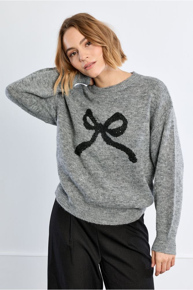 Pull en maille, motif nœud